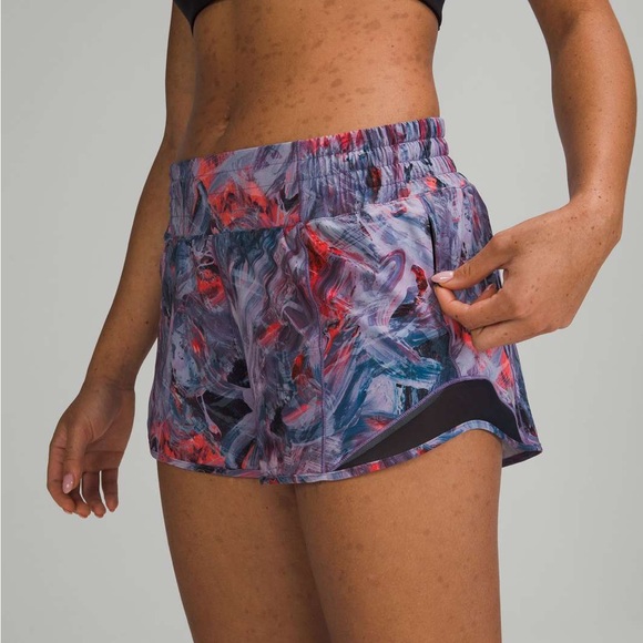 Lululemon 2.5” High Rise Hotty Hot Short - Picture 5 of 11